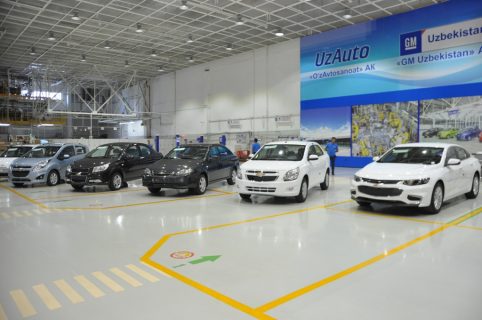 В Узбекистане стали приторговывать договорами на покупку автомобилей