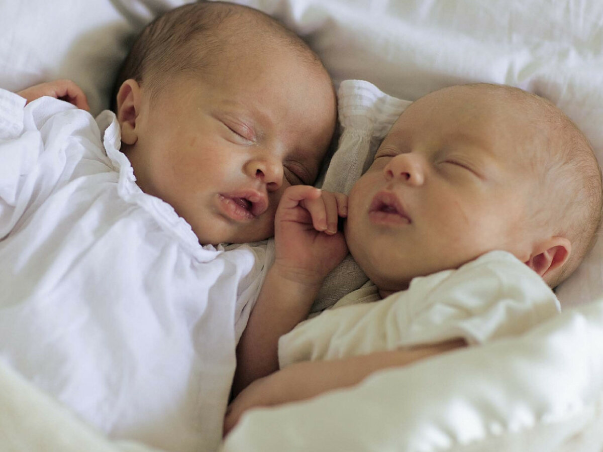 В Узбекистане с начала года родилось более десяти тысяч близнецов