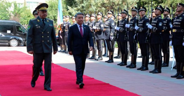 Министр обороны Южной Кореи прилетел на переговоры в Узбекистан