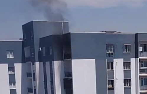 В Ташкенте загорелась квартира в новостройке — видео