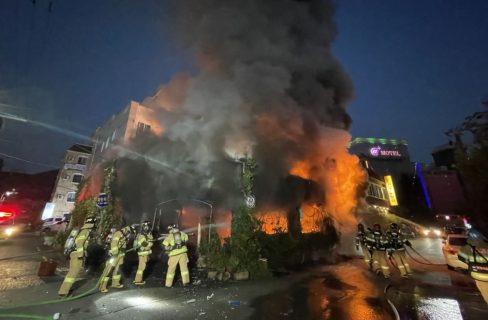 В Южной Корее узбекистанец спас пенсионерку из горящего ресторана