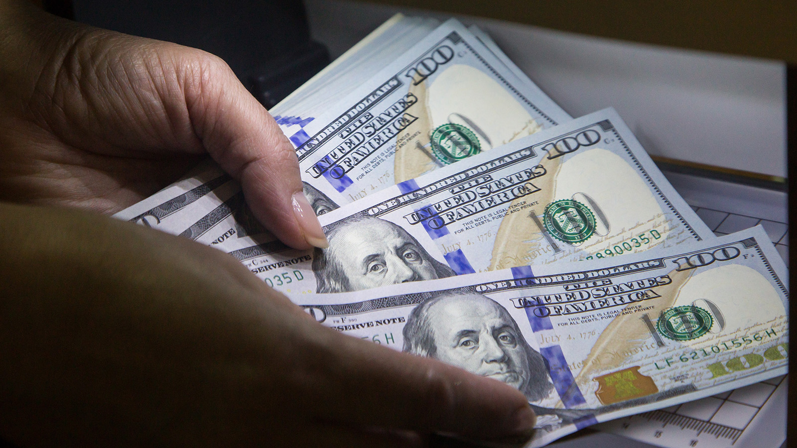 Вред и бред: экономисты высказались о валютных ограничениях