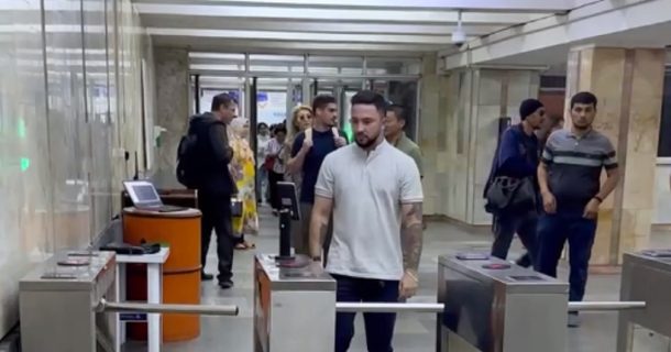 В Ташкенте пассажиры метро смогут оплатить проезд своим лицом — видео