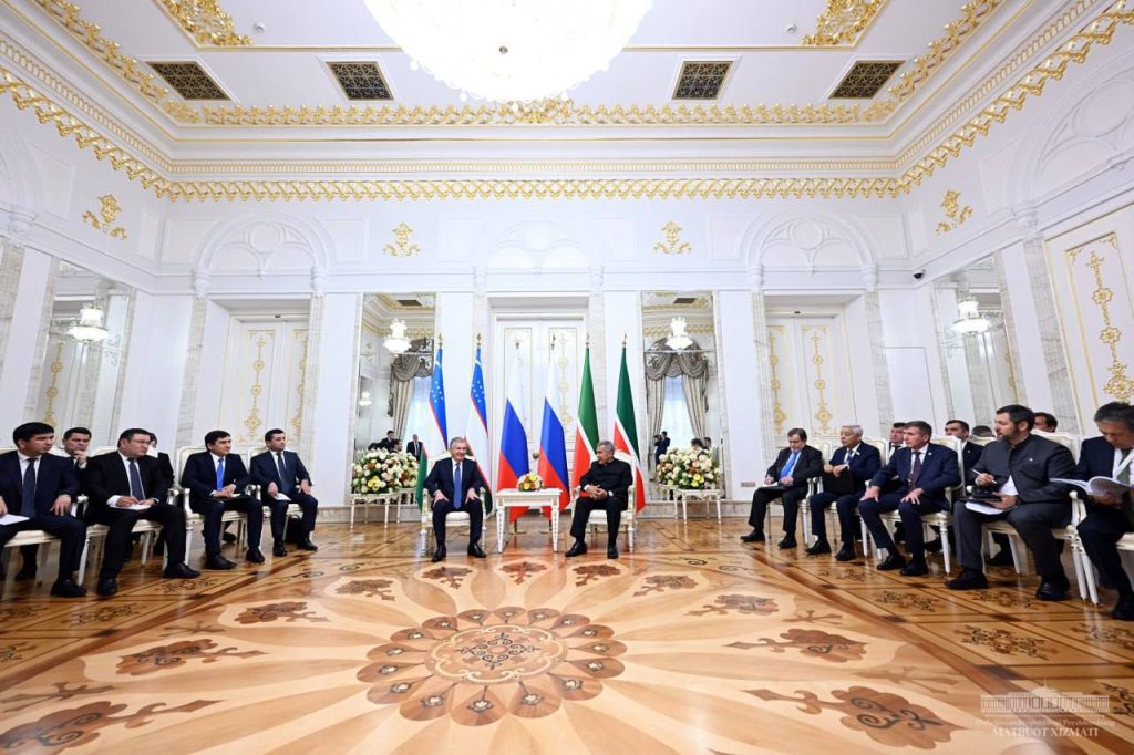 Президент Узбекистана переговорил с главой Татарстана