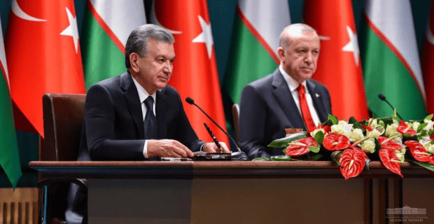 Мирзиёев поздравил Эрдогана со столетним юбилеем Турецкой республики