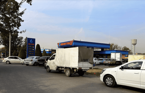 В Ташкенте собираются очереди за бензином