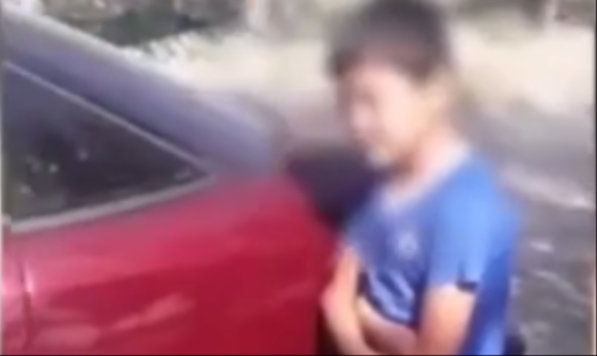 Инспектор ДПС остановил пятиклассника за рулём — видео