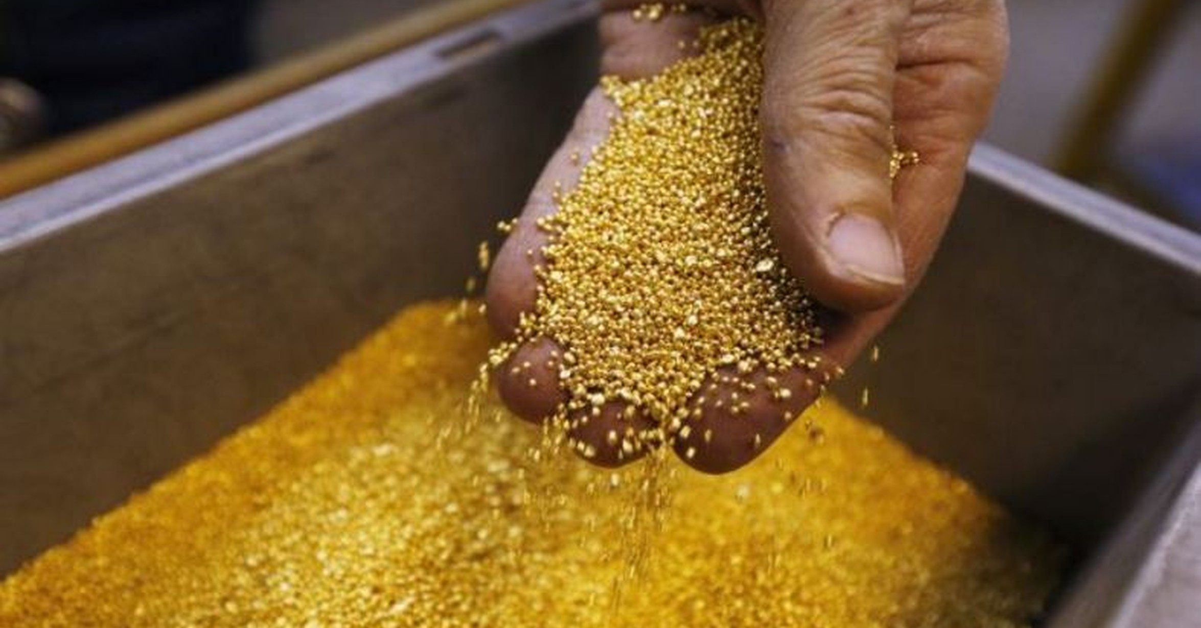 Узбекистан распродает золото