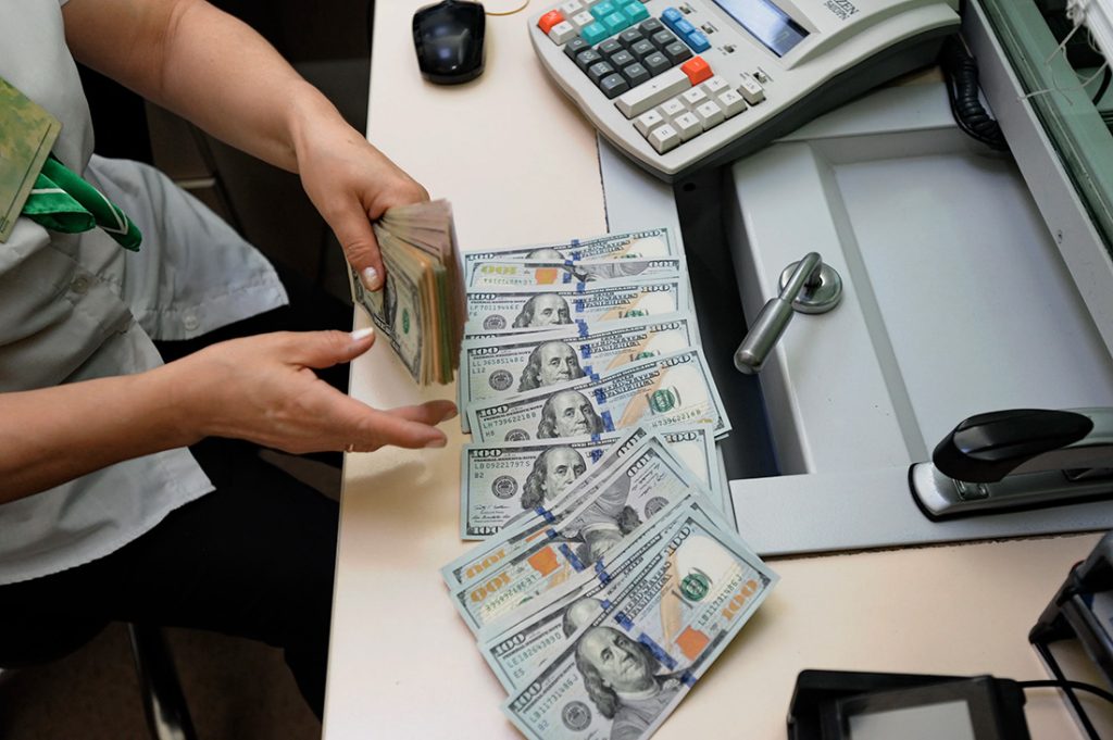 Курс доллара в банках приближается к новой отметке 1 Курс доллара в банках приближается к новой отметке