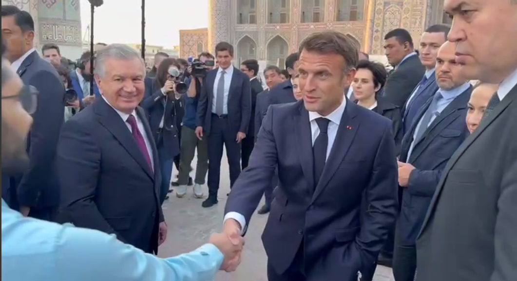 Президенты Узбекистана и Франции встретились с жителями Самарканда — видео