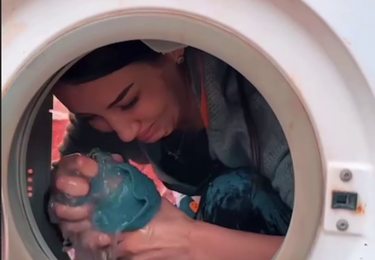 Невестка в стиральной машине: реклама порошка высмеяла положение женщин в Узбекистане