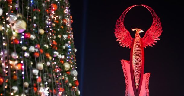 В «Новом Узбекистане» начали устанавливать новогоднюю ёлку