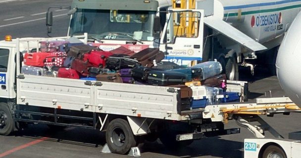 В Узбекистане мошенники начали торговать багажом пассажиров авиарейсов