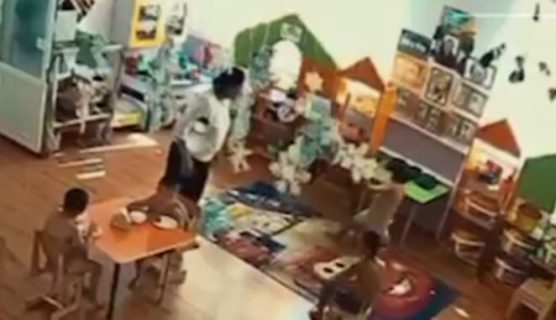 В Фергане воспитательница детсада избивала детей — видео