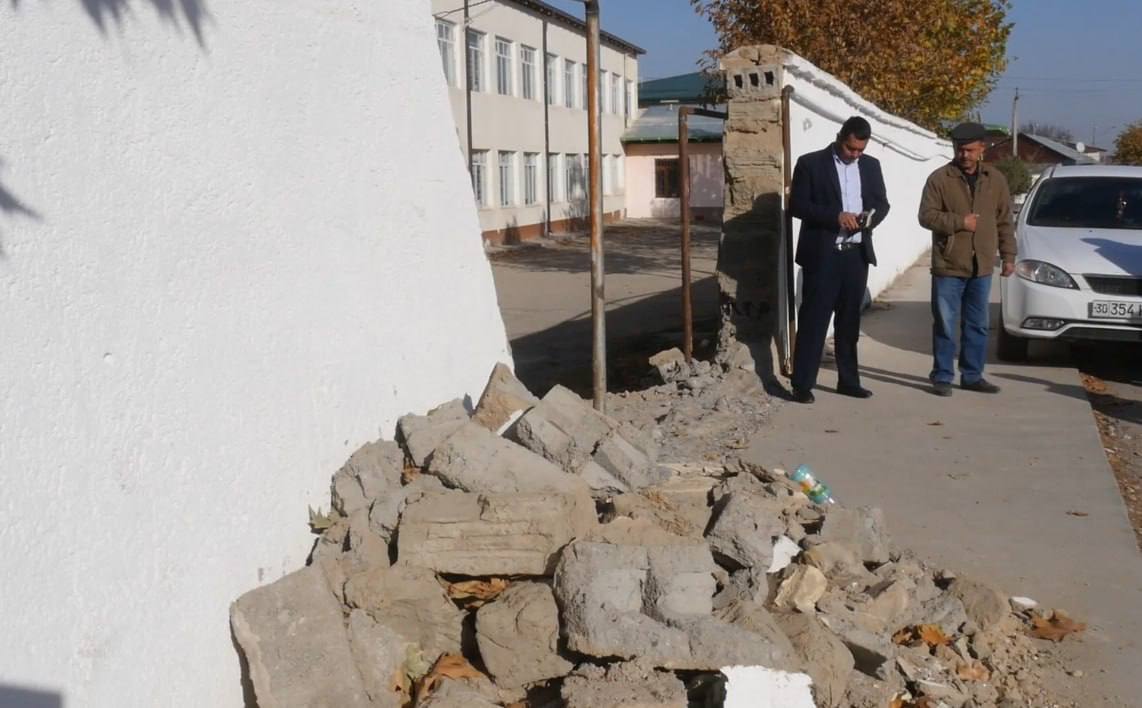 В Самарканде на ученика рухнула стена школы, которая выиграла «Открытый бюджет»