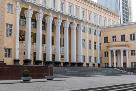 В Ташкенте обеспокоились судьбой Молодежного театра из-за затянувшегося ремонта