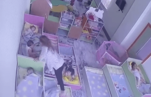 В Ташкенте женщина обвинила няню детсада в переломе ключицы у двухлетнего сына — видео