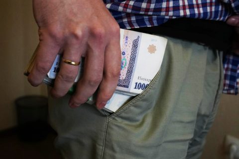 В Самаркандской области задержали взяточников и коррупционеров