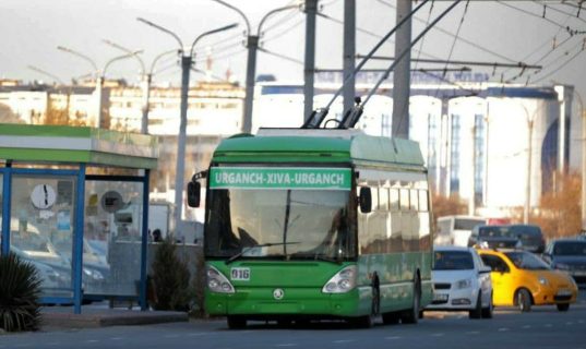В Узбекистане возобновили работу единственного троллейбуса — видео