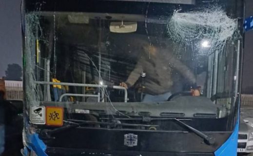 В Андижане пьяный водитель автобуса уснул за рулем и влетел в здание