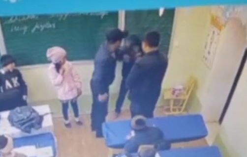 В Кашкадарье учитель прямо в классе избил ребёнка — видео
