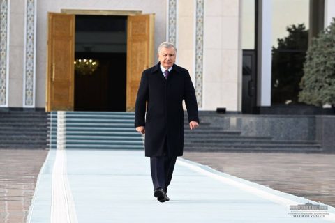 Мирзиёев улетел в Россию на неформальный саммит глав СНГ