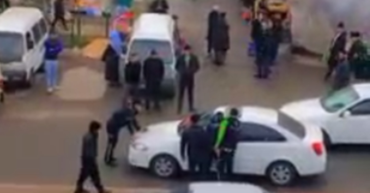 Мужчина сбежал на Gentra от правоохранителей и прихватил трофей — видео