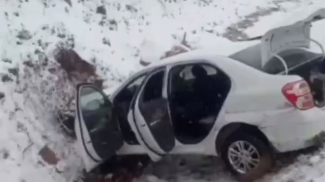 На Камчике водитель Cobalt потерял управление и вылетел с дороги: есть погибший — видео