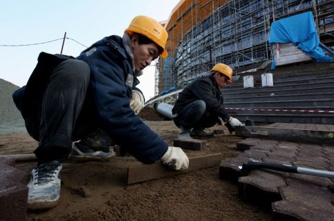 Куда узбекистанцы могут официально уехать на заработки — перечень