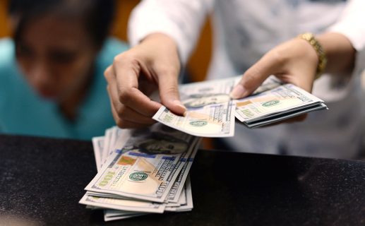 В Узбекистане обвалились все курсы валют после праздников