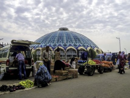 Узбекистан начнет распродавать товары за рубеж