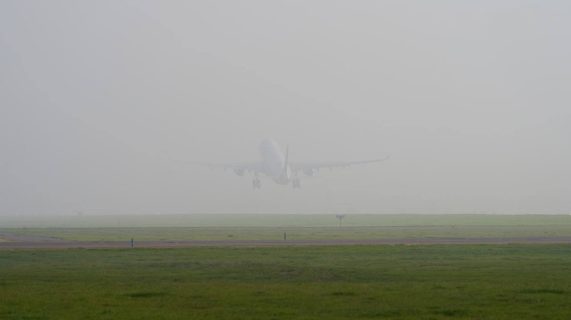 Аэропорт Бухары ограничил работу из-за пыльной бури