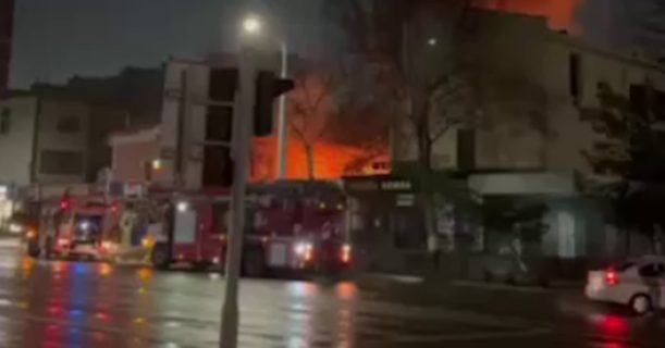 В Ташкенте сгорело кафе — видео