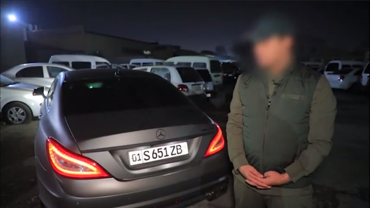 В Намангане 20-летний водитель Mercedes проехался по улицам, грубо нарушая ПДД — видео