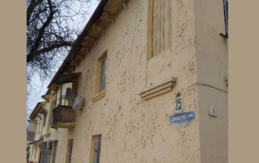 «Хуже, чем было»: Некачественная покраска жилого дома в Ташкенте облезла через пару месяцев