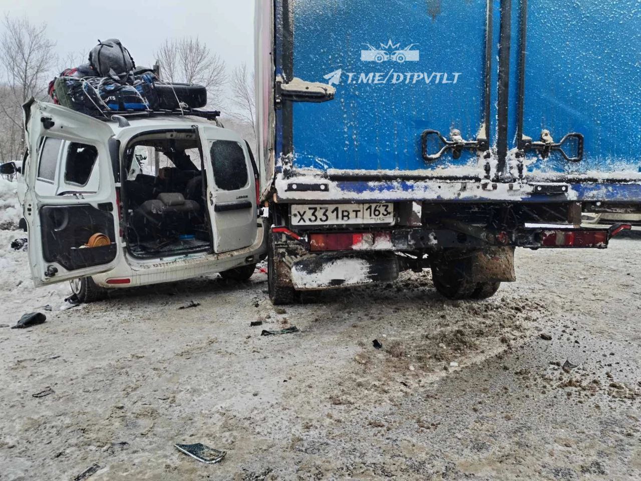 В России грузовой автомобиль разворотил легковушку с узбекскими номерами
