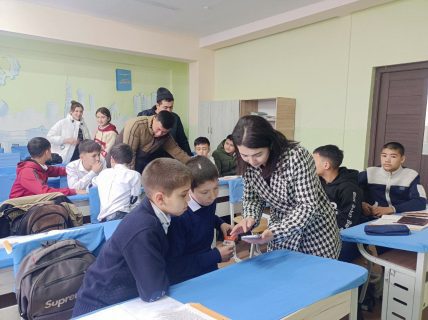 «Найдите смысл»: Школьников просят проходить тесты с ошибками от Ibrat Academy