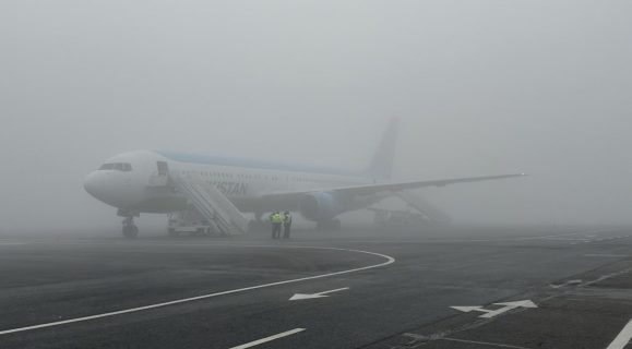 Аэропорт Ташкента массово отказывается принимать рейсы из-за смога