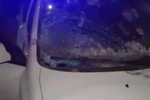 В Ташкенте на автомобиль упал кусок моста — видео