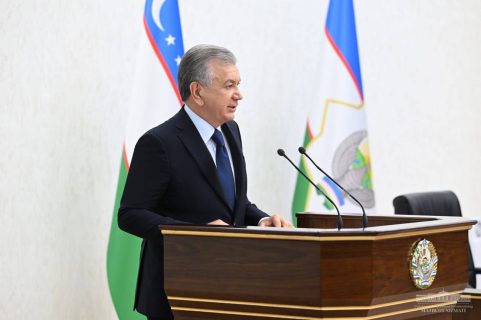 Президент раскритиковал чиновников за проблемы с пробками в Ташкенте