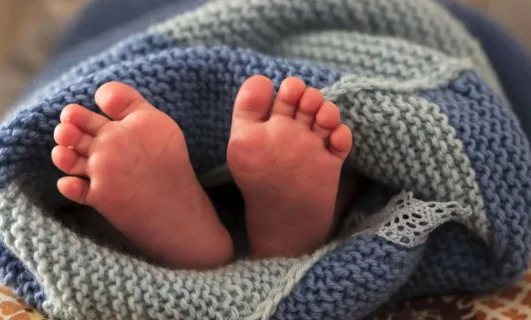 Хокимият Ангрена отреагировал на слухи о найденном в туалете новорожденном младенце