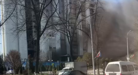 В Ташкенте произошел пожар в бизнес-центре «Пойтахт»