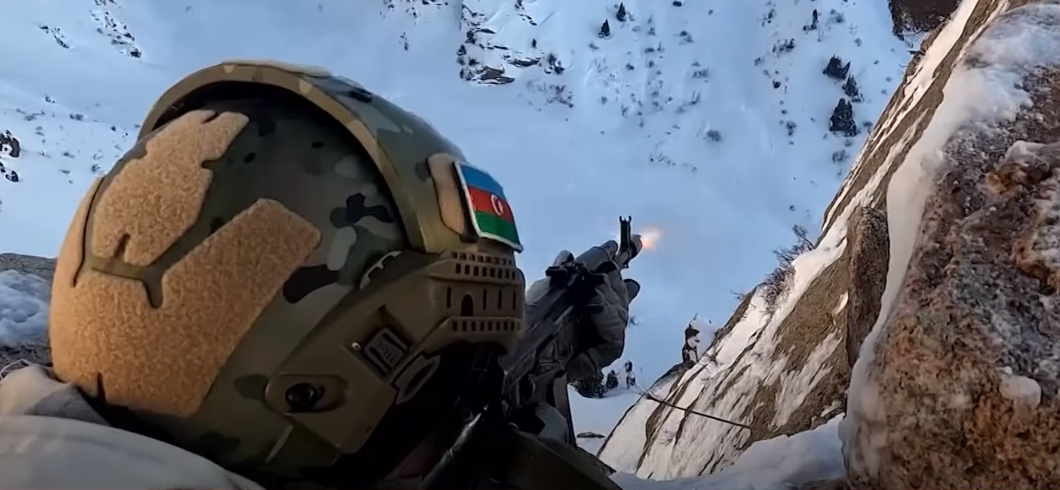 Инструкторы Узбекистана подготовили военных Азербайджана к ведению боя в горах — видео