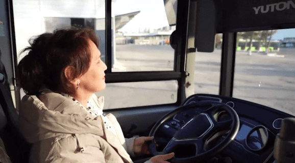 Женщины начали водить автобусы в Ташкенте — видео