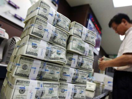 Курс доллара снизился: ЦБ предоставил новые котировки валют