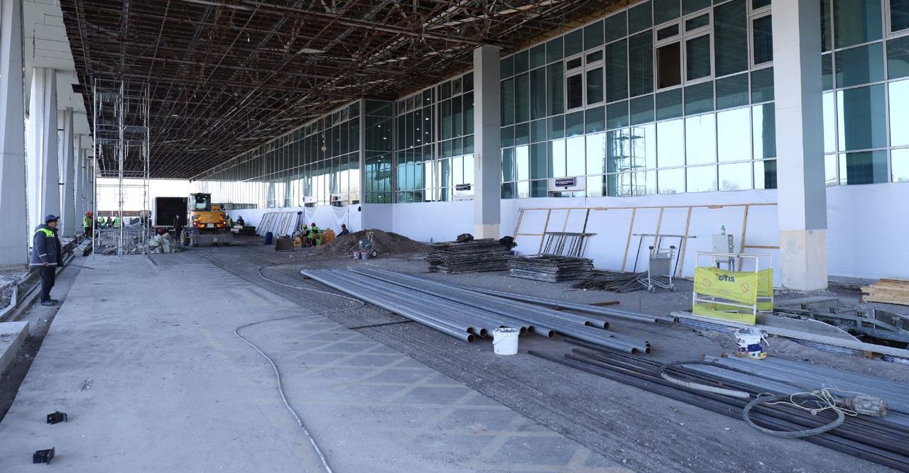 Ташкентский аэропорт ввел ограничения для транспорта и провожающих