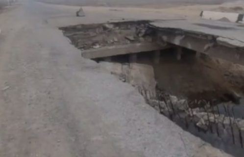 В Кашкадарье обвалился 42-летний мост из-за проехавшего по нему грузовика — видео