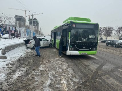 В Ташкенте произошло очередное ДТП с пассажирскими автобусами — видео
