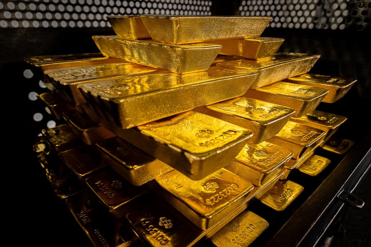 Узбекистан закупился золотом