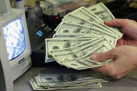 Доллар упал в цене: ЦБ обновил курсы валют